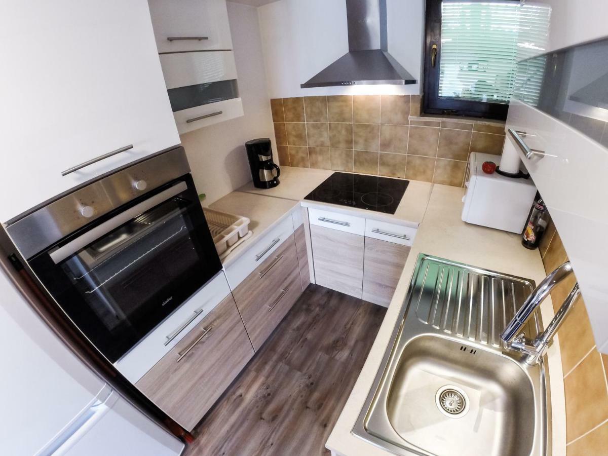 Apartamento Hisa Pri Jezeru Dobrovnik Exterior foto